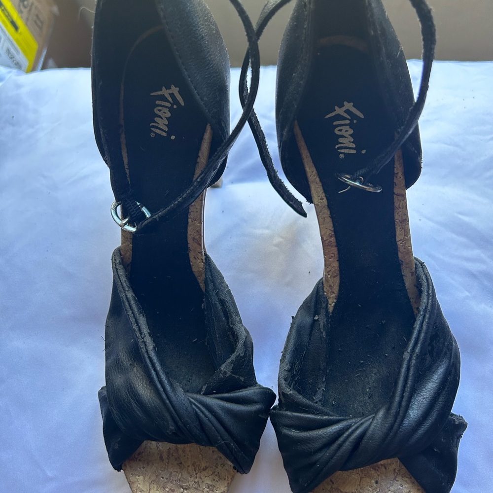 FIONI Clothing Black Knot Heels